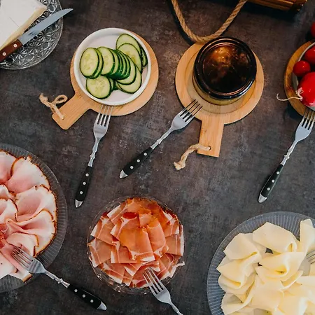 Monschein Weingut Bed & Breakfast