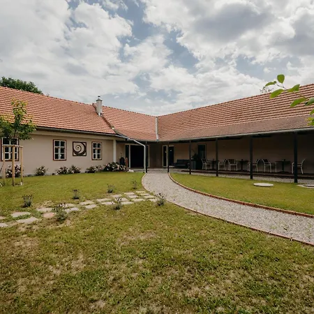 Monschein Weingut Bed & Breakfast 4*