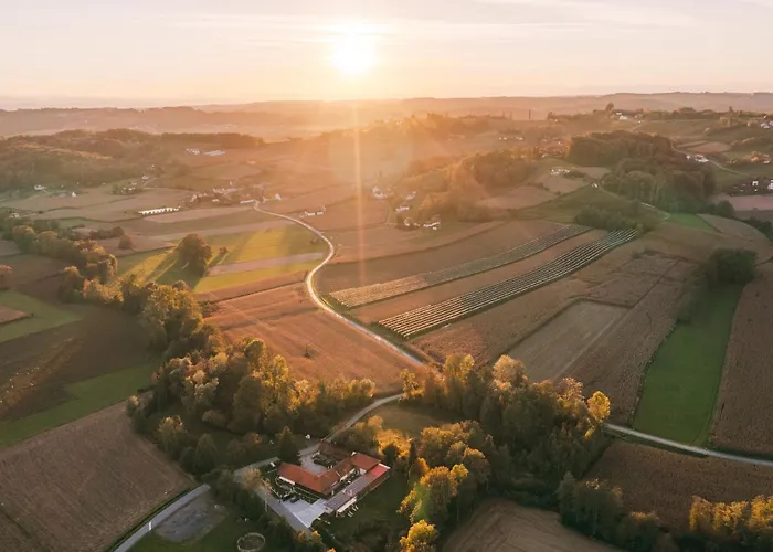 Monschein Bioweinhof 4* Straden
